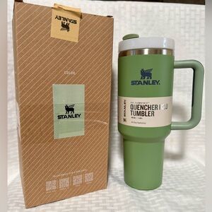 Stanley Green Quencher 40 oz Tumbler with Handle - Matte Olive